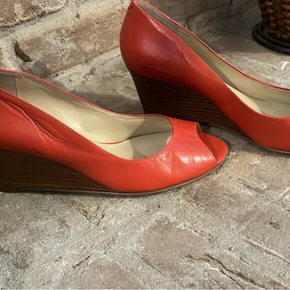 Gorgeous Red Nine West Wedges. Sz 8.  Perfect for a variety of outfit! 💕 - Picture 1 of 4
